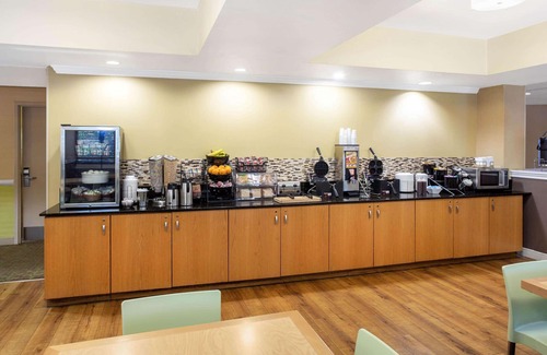 North Trail Hotel | La Quinta Inn & Suites by Wyndham Sarasota Downtown