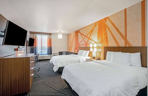 Brazos Hotel | La Quinta Inn & Suites by Wyndham Waco Downtown - Baylor