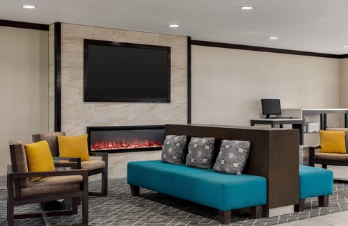 Peru Hotel | La Quinta Inn & Suites by Wyndham Peru Starved Rock St Park
