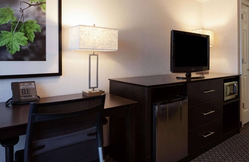 Utica Hotel | La Quinta Inn & Suites by Wyndham Detroit Utica