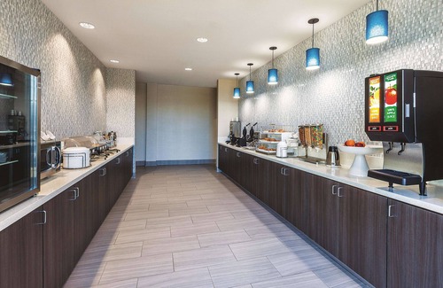 Terre Haute Hotel | La Quinta Inn & Suites by Wyndham Terre Haute