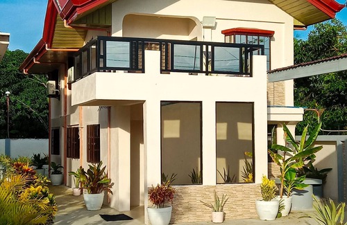 Lal-Lo House | La-Rivière: 3-bedroom family-sized house