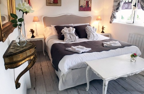 Berville-sur-Mer Bed & Breakfast | La Romanesque, charming bed and breakfast with breakfast