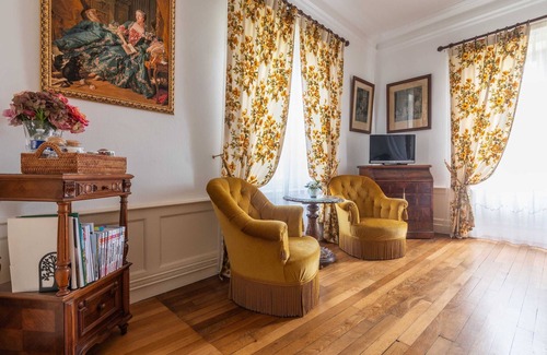 Ducey Bed & Breakfast | La Rose de Ducey, Romantic room "La Rose Féérique" in the bay of Mt St Michel