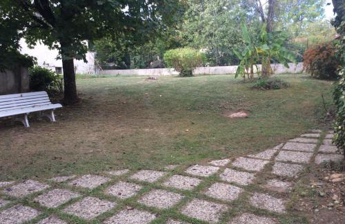 Mont-sous-Vaudrey House | La roseraie de Camille