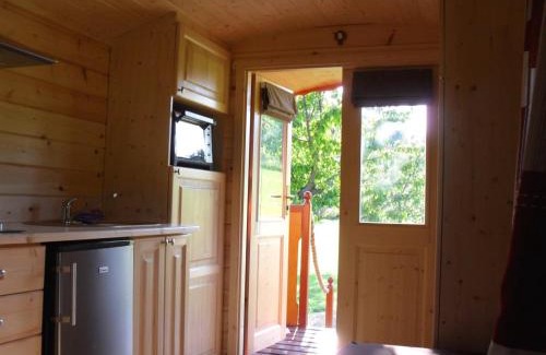 Palogneux Bed & Breakfast | La roulotte a la ferme
