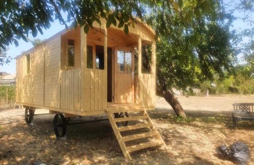 Monbequi Bed & Breakfast | la roulotte dépote