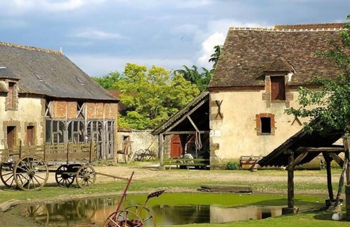 Saint-Fargeau House | La Roulotte de Jeanne - Gîte du Ferrier - La Ferme du Château