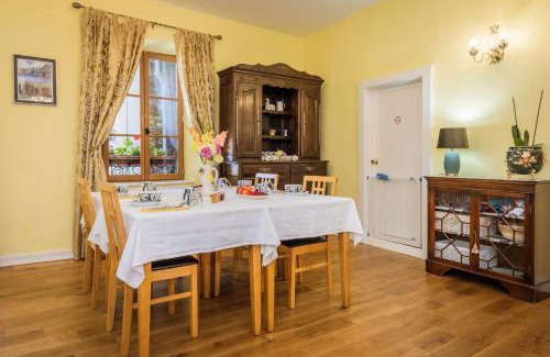 Segur-le-Chateau Bed & Breakfast | La Ruche Chambres d'hôtes