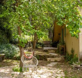 Mateh Yehuda Apartment | La Rustique Studio with a Spectacular View