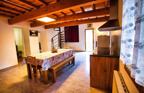 Saint-Jean-de-Bueges Apartment | La Séranne, apartment for 7 people, independent entrance.nGarden, barbecue, pool