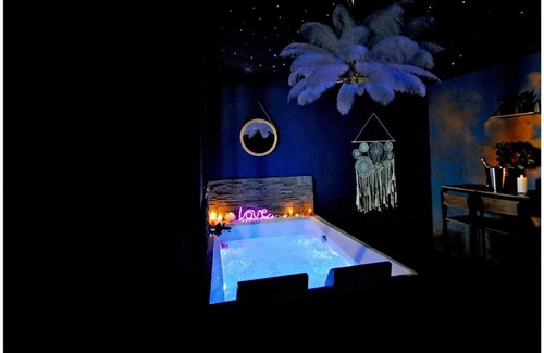 Bourgoin-Jallieu Apartment | La Suite 7ième ciel étoilé, SPA XXL, Lit sous les étoiles, 5 min centre