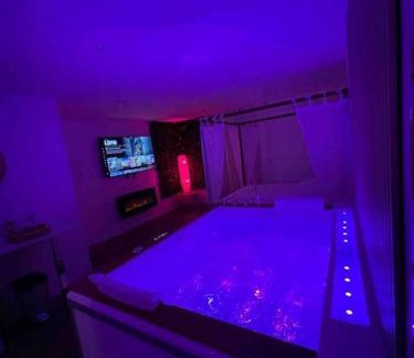Saint-Jacques - Saint-Roch Apartment | La Suite Bali Jacuzzi,Sauna,Netflix,Disney