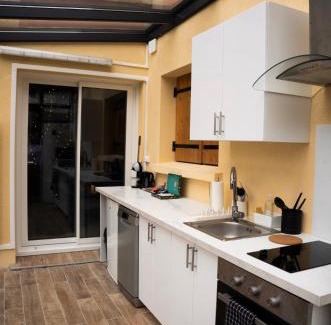 Neuilly-Plaisance Apartment | La Suite Delma
