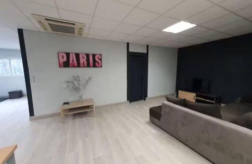 Nailloux Apartment | la tanière argentée