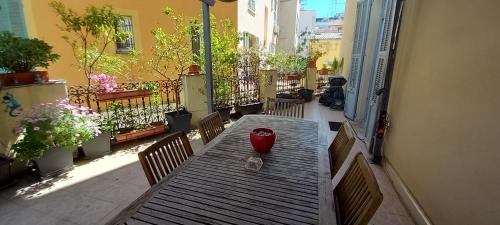 Liberation Apartment | la terrasse
