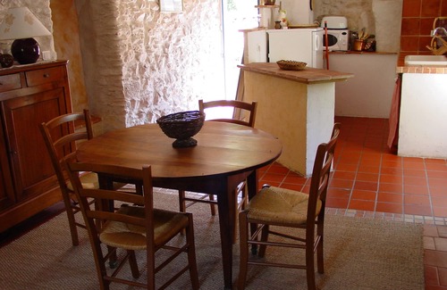 Chamborigaud Apartment | "La Terrasse" Gîte in 18th century character house Garden, swimming pool