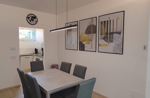 Casbeno Apartment | LA TERRAZZA - Very Quiet - Free park - 3 min Varese center and lake - AIR Cond.