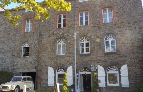 Lanvallay Bed & Breakfast | La Tocade Del Arte - Dinan