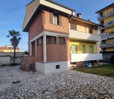 Magenta Apartment | La Torre di cry & cry
