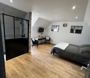 Eclans-Nenon Bed & Breakfast | La Tour Carrée