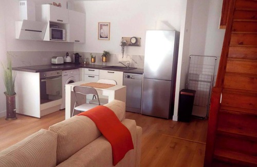 Vertrieu House | "La Tour", cosy, quiet accommodation.