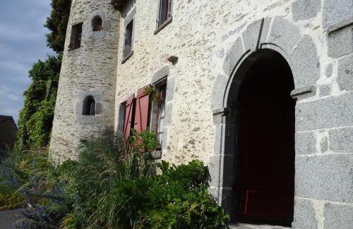 Breuil-Barret Bed & Breakfast | La Tour des Laudes
