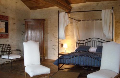 Breuil-Barret Bed & Breakfast | La Tour des Laudes