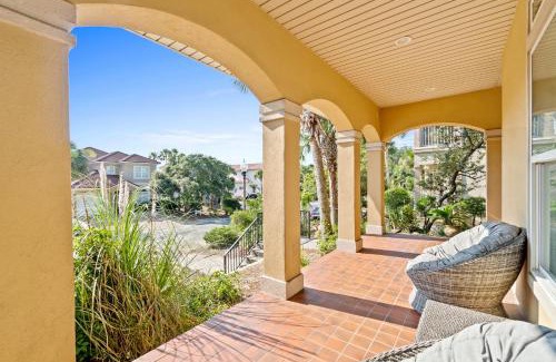 Fort Bay House | La Valencia Villas