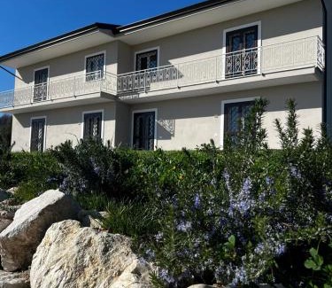 Castel Campagnano Apartment | La Valle B&B