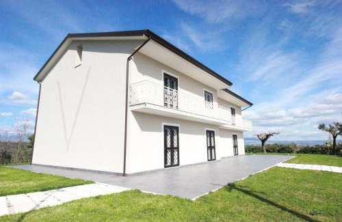 Castel Campagnano Apartment | La Valle B&B