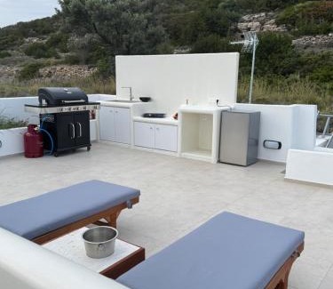 Glisidia House | La vie est belle luxury apartment BBQ jacuzzi&view