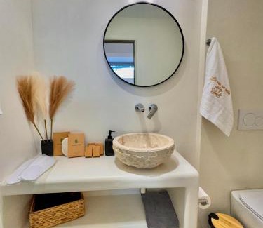 Glisidia Apartment | La vie est belle Luxury Residence With Jacuzzi 1