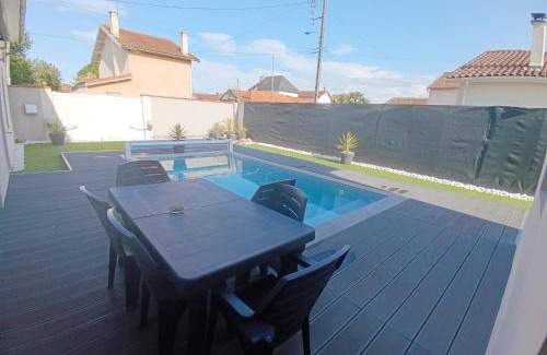 Aureilhan House | La villa de Julien avec piscine