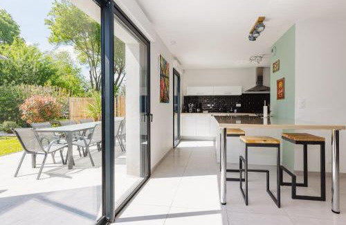 Orgeres House | La Villa Pop Steel - maison avec 4 chambres