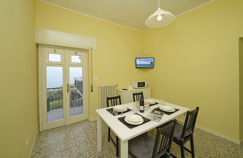 Cecina House | La vista dal borgo - Two Bedroom House, Sleeps 5