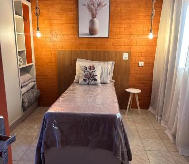 Nova Veneza House | La vita hospedaria studio laranja