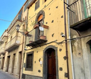 Randazzo Apartment | La Viuzza