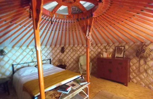 Riocaud Bed & Breakfast | La yourte des Merveillaux