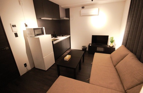 Nishi-Shinjuku Apartment | LA403 東京観光に便利。西新宿5丁目駅から徒歩3分、新しく快適なお部屋です。