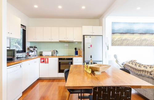 Boomerang Beach House | Laaqua - Pacific Palms Holidays