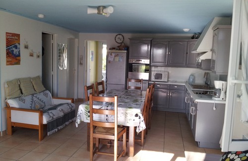 Lacanau-Ocean House | Lacanau-Océan 300m from the ocean, calm, detached house with blue shutters