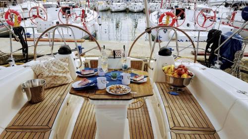 Tucepi Boat Rental | Lady Butterfly