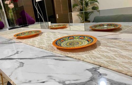 San Antonio Apartment | Lady Diana Mirror mirror Penthouse Makati Gym Swim Park