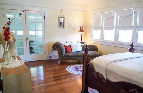 City Center Medford Bed & Breakfast | Lady Geneva Bed and Breakfast