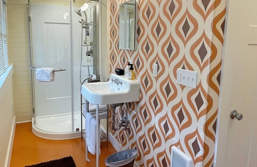 City Center Medford Bed & Breakfast | Lady Geneva Bed and Breakfast