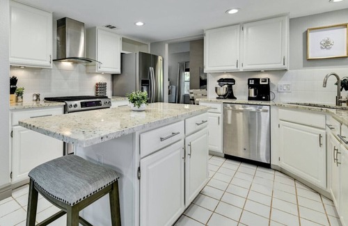 Milwood House | 'Lady Luxe' Amazing Yard! Pet Friendly!