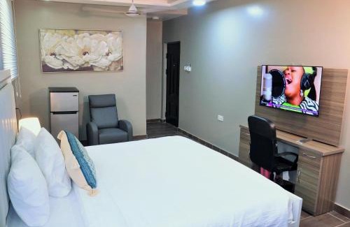 Tema House | Lady M guest House