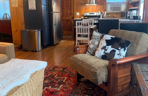 Valois Cottage | Lady Seneca Cottage - in the middle of NY wine country