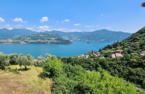 Tavernola Apartment | LADYBUGS RESIDENCE WITH LAKE ISEO VIEW